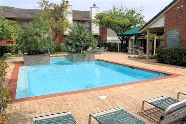 Building Photo - 2211 S Kirkwood Rd