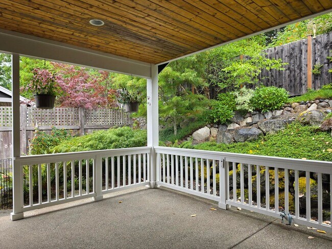 Building Photo - 3 Bedroom Rambler in Poulsbo's Chateau Ridge Neighborhood!