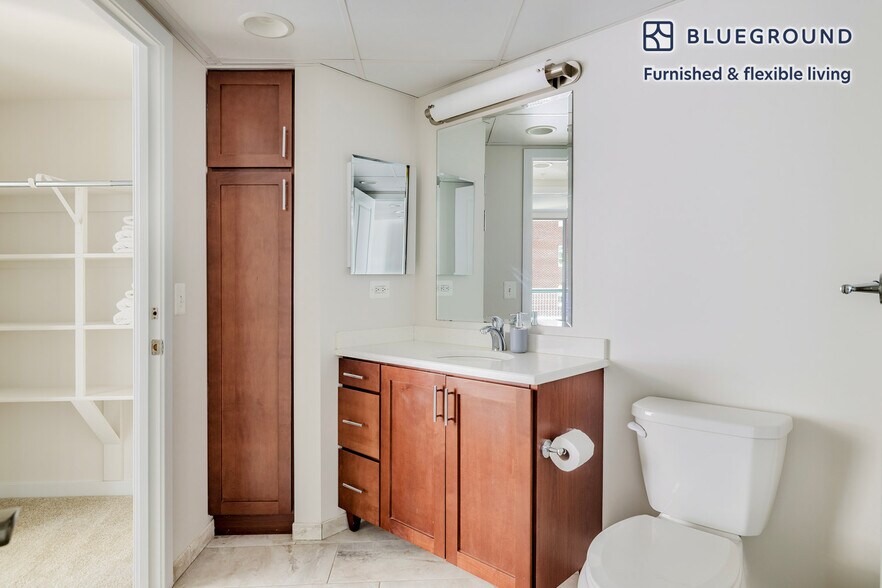 Building Photo - 3444 Fairfax Dr