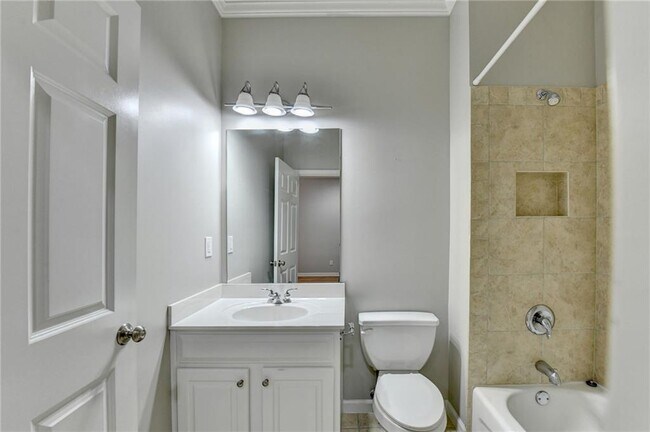Building Photo - 486 Vinings Estates Dr SE