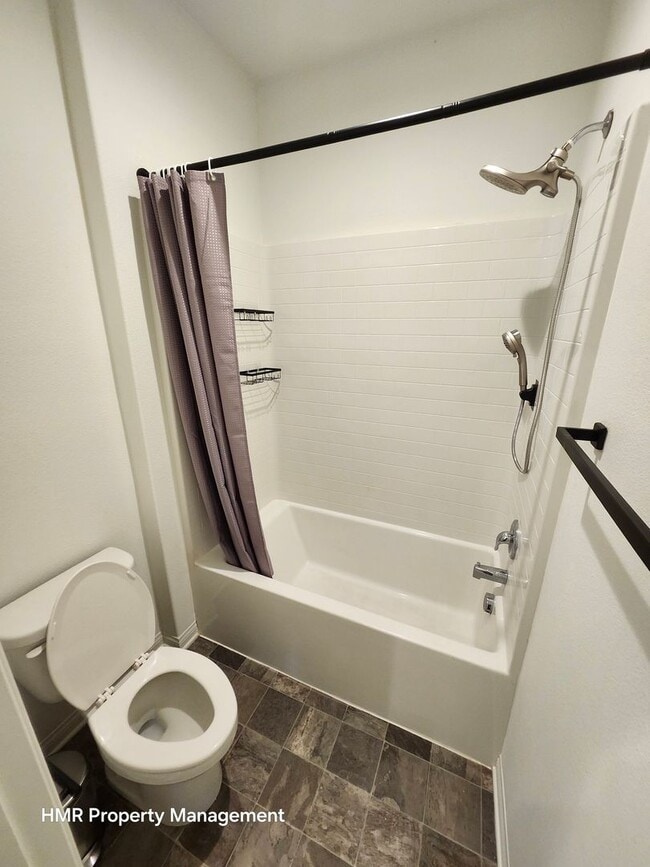 Building Photo - Beautiful two story 5 bedroom in ontario R...