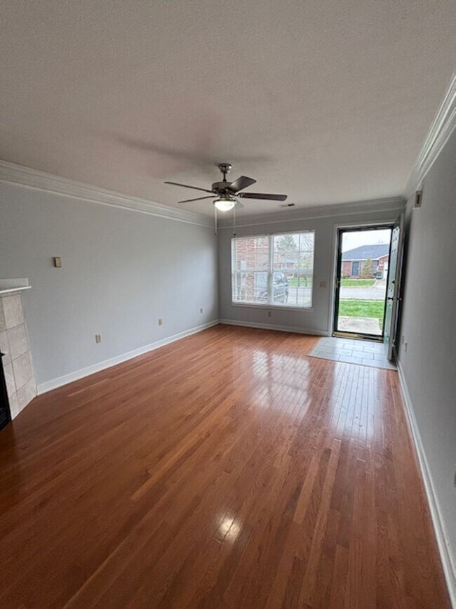 Building Photo - 117 Croghan Way