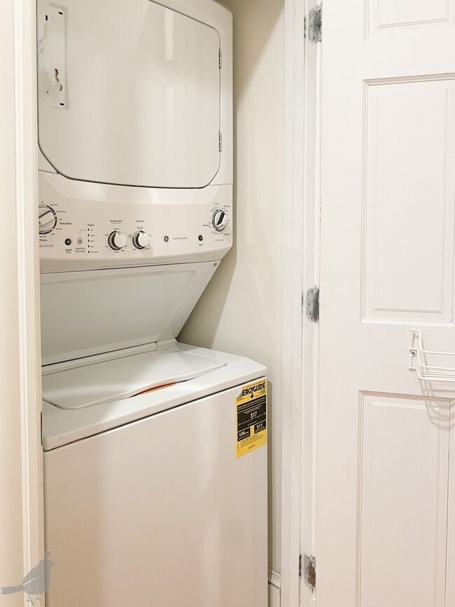 Building Photo - Renovated 2 Bedroom 2 Bath in Columbia Hei...