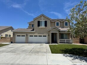Building Photo - Gorgeous Westside 5 + 3 With Solar - $3800