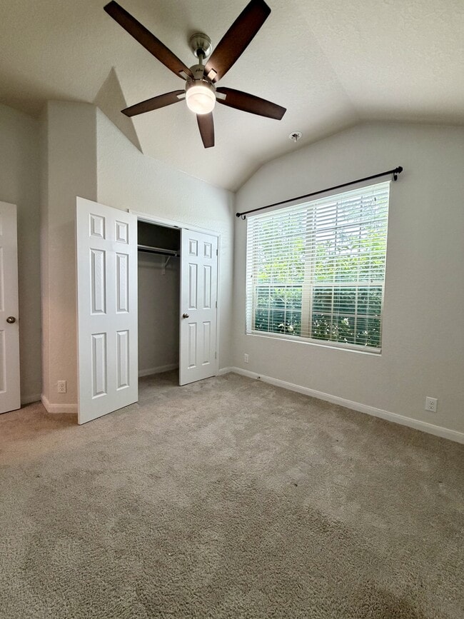 Building Photo - 646 Ridge Lawn Dr