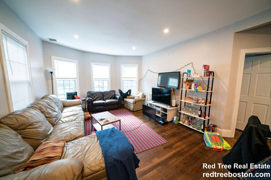 Building Photo - 91 Hillside St