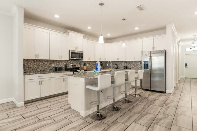 Building Photo - 4718 Kings Castle Cir