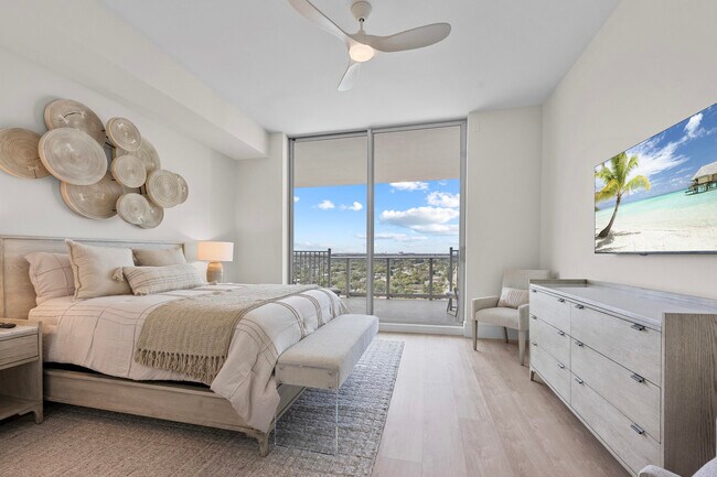 Building Photo - 220 Lake Shore Dr