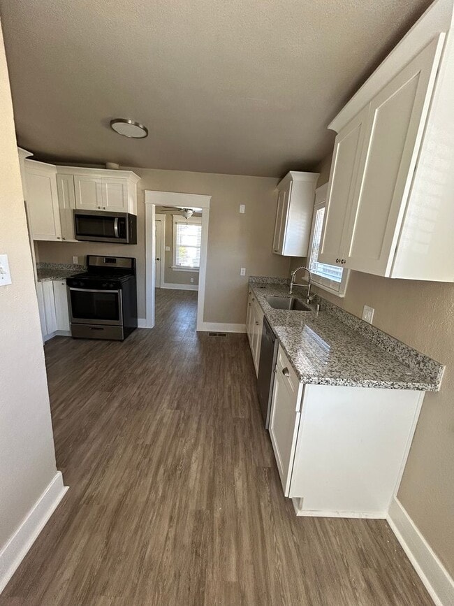 Building Photo - 2 Bed/1 Bath Home Near Downtown Lodi