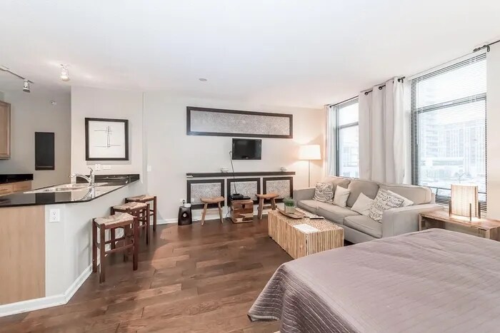 Building Photo - 360 N Desplaines St