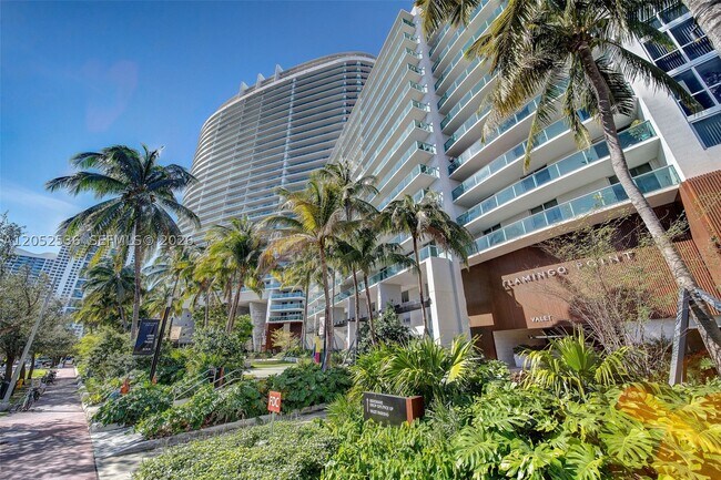 Building Photo - 1500 Bay Dr E