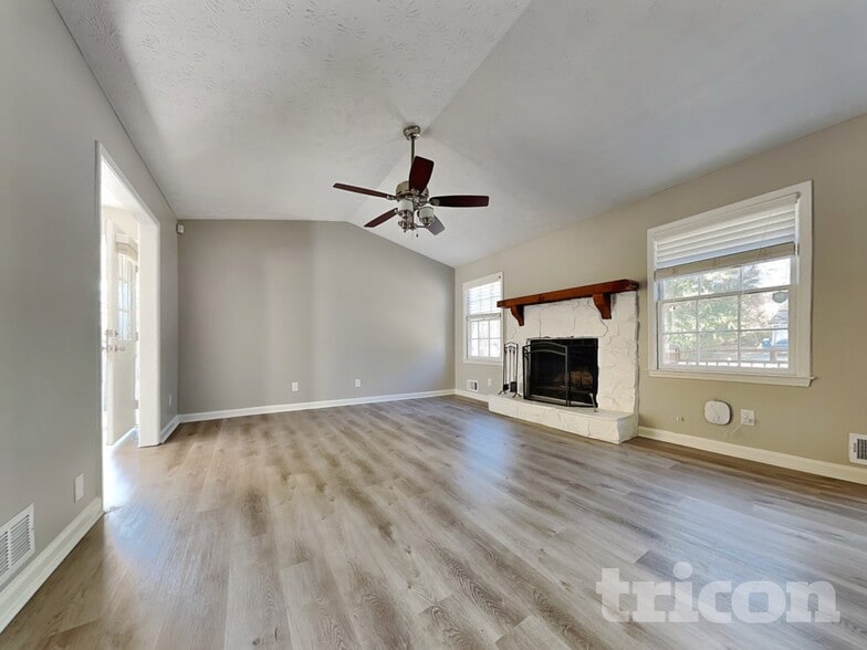 Building Photo - 2651 Pine Log Way