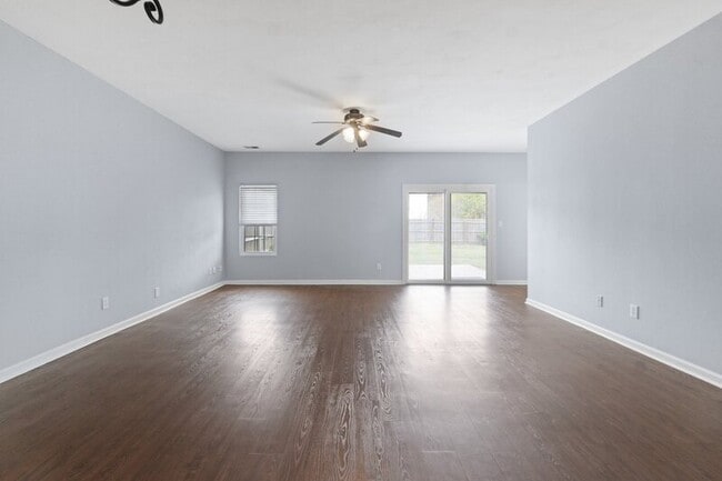 Building Photo - 3708 Gateway Pl