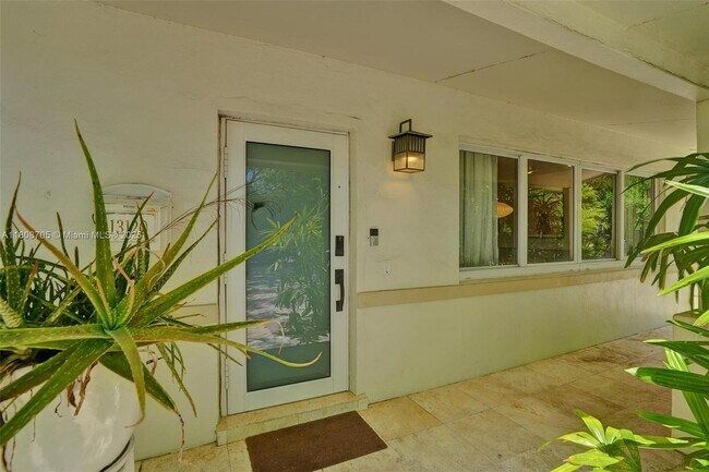 Building Photo - 13120 SW 82nd Ct
