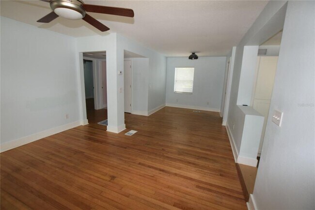 Building Photo - 2212 Hoffner Ave