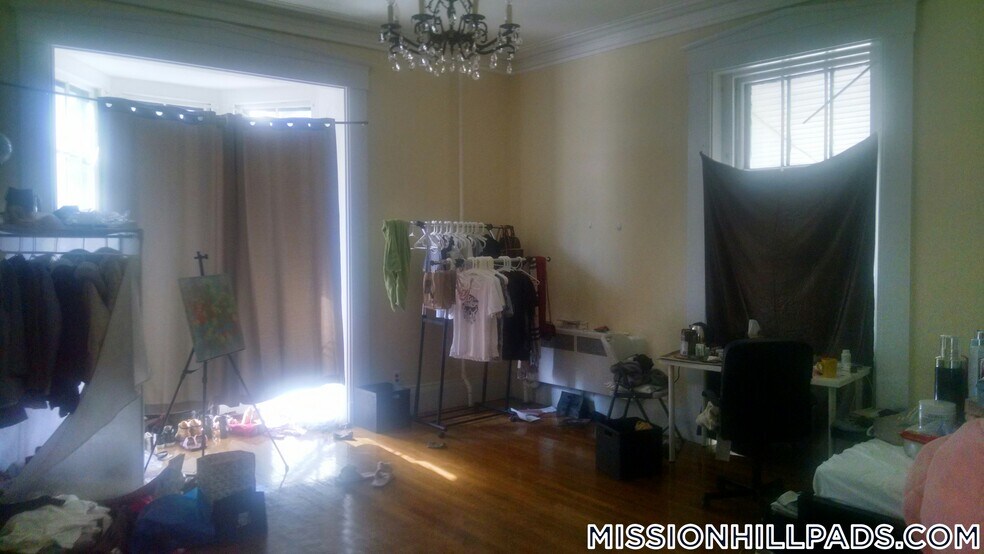 Building Photo - 139 Hillside St