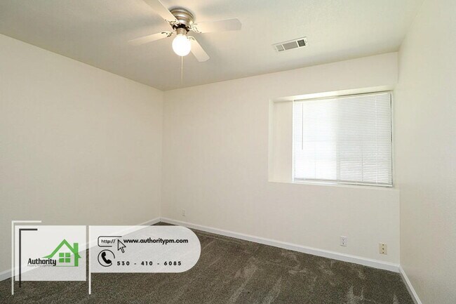 Building Photo - 6822 Creekside St
