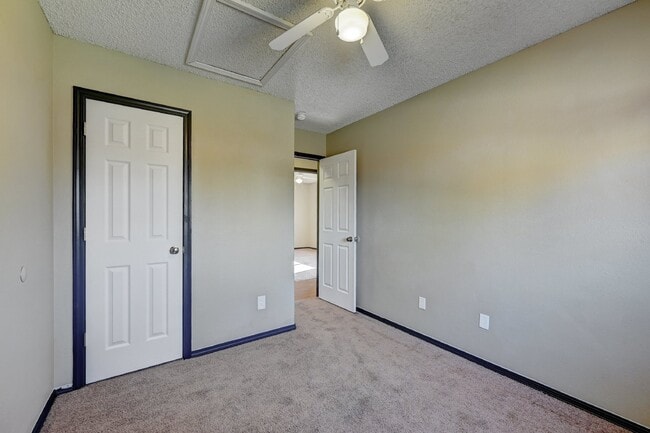 Building Photo - $2,100.00 - 3 bedroom, 2 bathroom, Single ...
