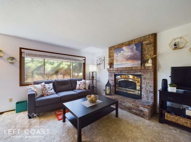 Building Photo - 890 SW 7th St