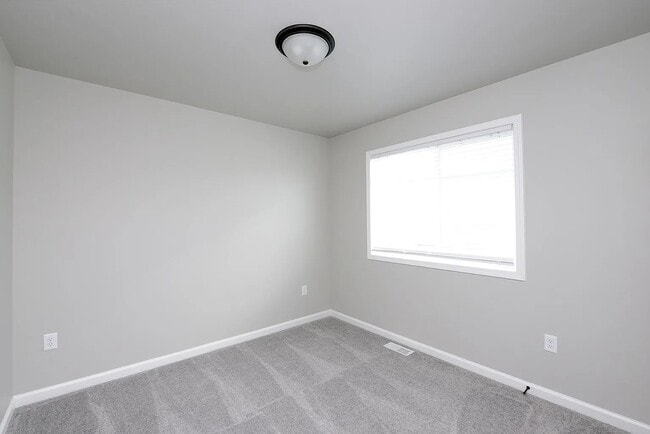 Building Photo - 2383 Eagle Vly Dr S