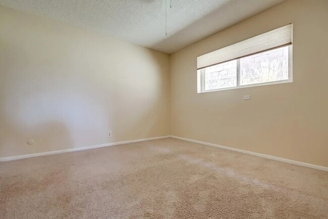 Building Photo - Charming 3 Bed 2 Bath In Spring Valley