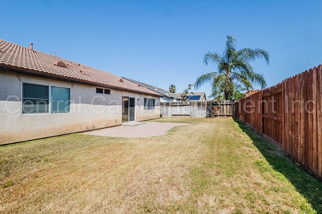 Building Photo - 4 Bedroom, 2 Bath Home in Desired Northwes...