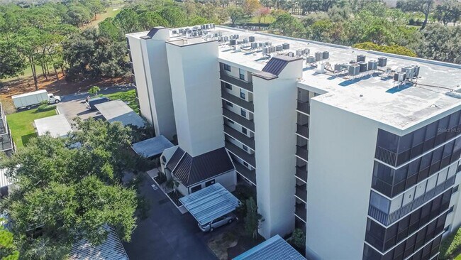 Building Photo - 2900 Cove Cay Dr