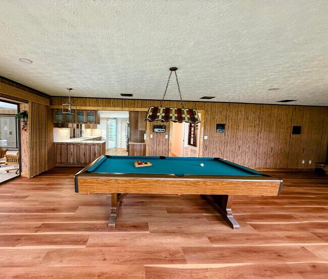 Building Photo - 465 SE Naranja Ave