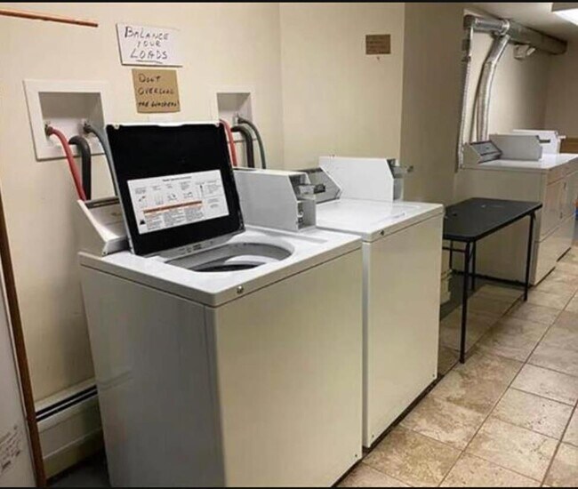 Building Photo - 942 Willow Ave