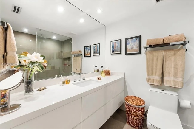 Building Photo - 2815 Regatta Ave