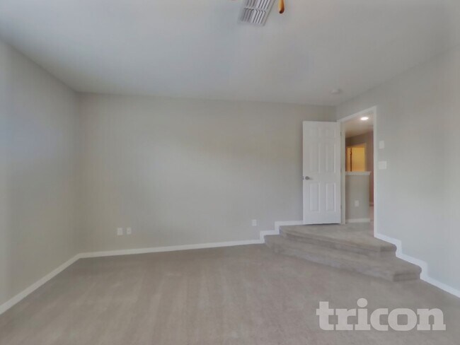 Building Photo - 10636 Deerberry Dr