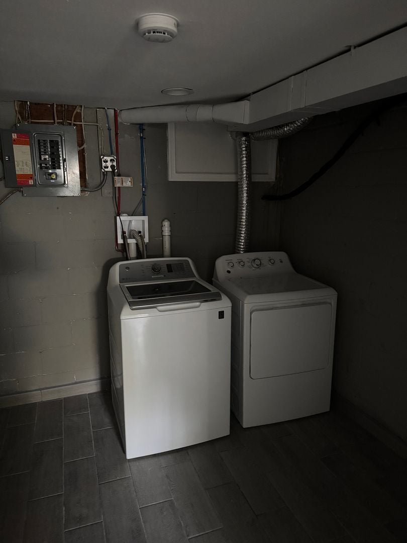 Building Photo - 2231 Graythorn Rd