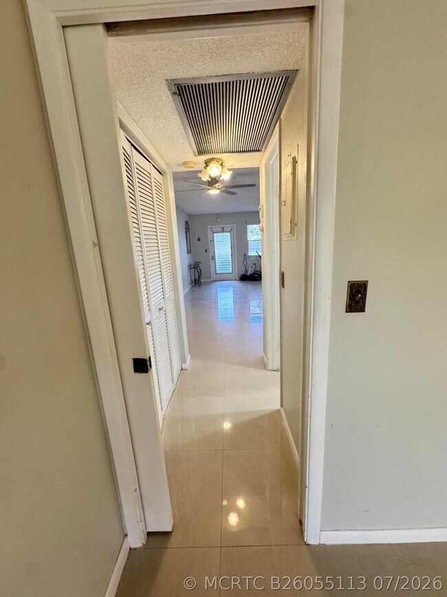 Building Photo - 1036 Harwood D