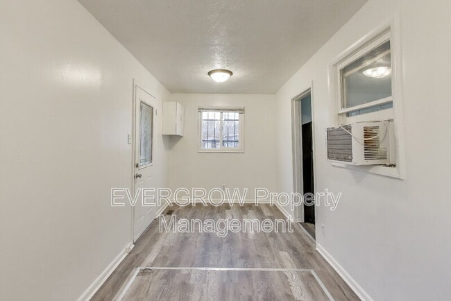 Building Photo - 2219 Hovey St