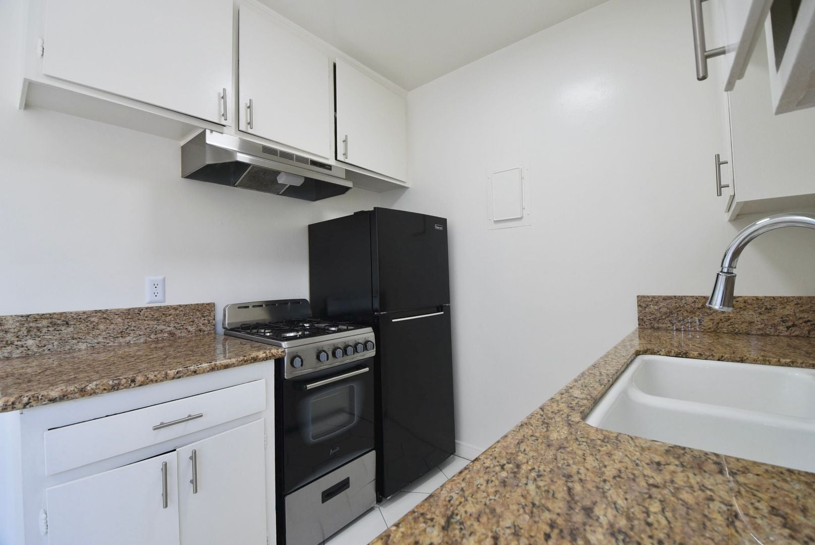 Building Photo - 11204 Peach Grove St