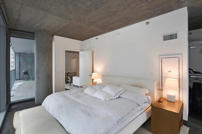 Building Photo - 60 E Randolph St