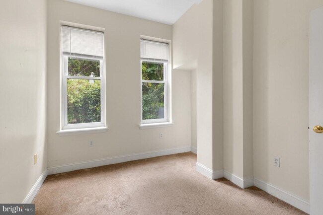 Building Photo - 4215 Ridge Ave