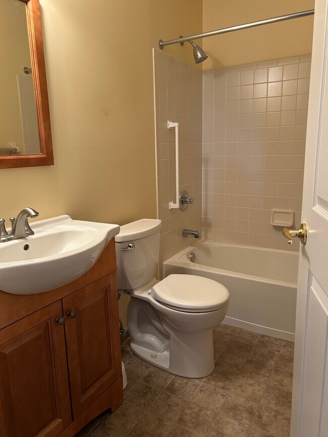 Building Photo - 88 Woolsey Ct