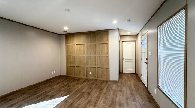 Building Photo - 217 Mountain Dr SW