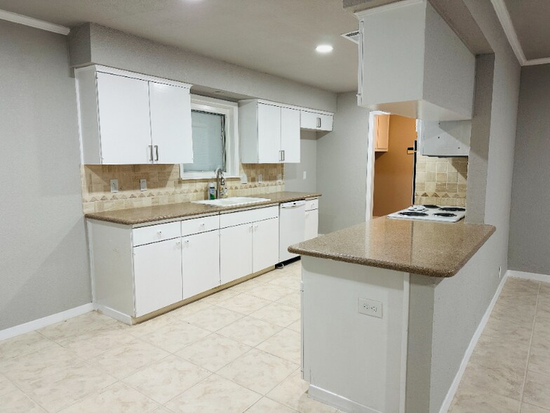 Building Photo - 5926 Par 4 Dr