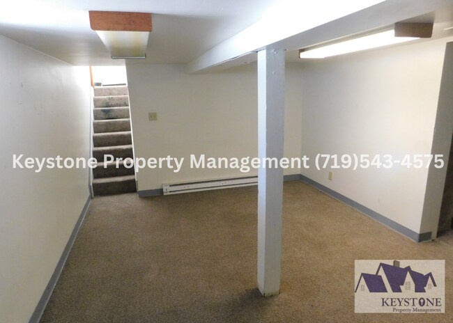 Building Photo - Freshly Painted Home - 2 Bedrooms/1 Bath/ ...