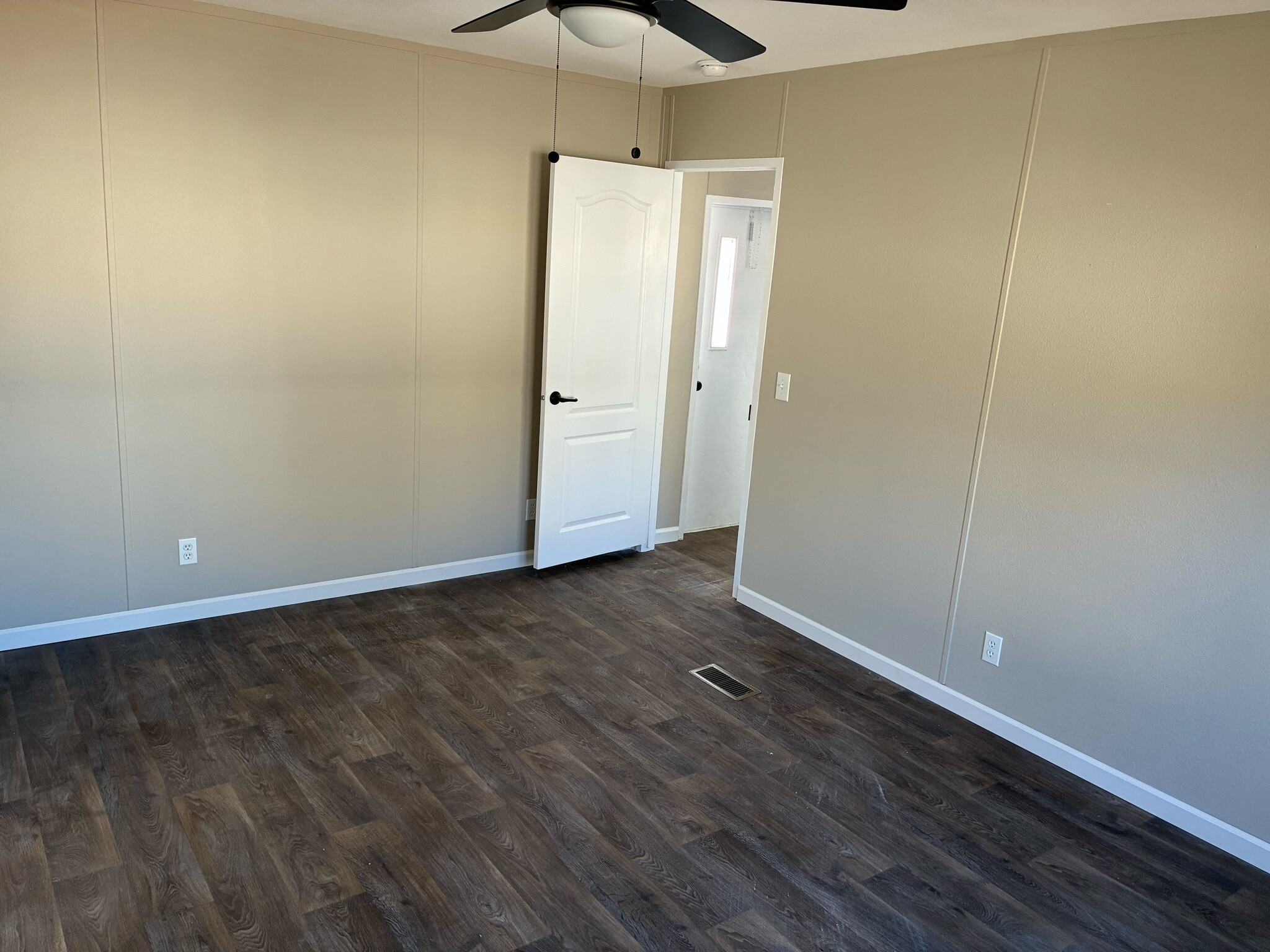 Building Photo - 750 Silent Valley Rd