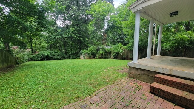 Building Photo - 3 Bedroom Close to Seneca Park