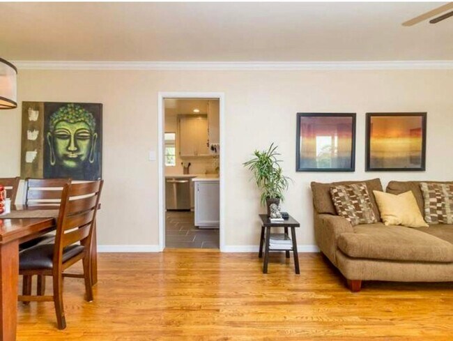 Building Photo - Private oasis in Oak Park