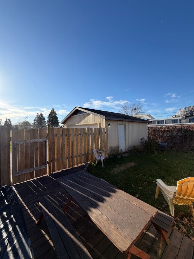 Building Photo - Available Now 3 Bedroom 1 Bath Home on Park Point