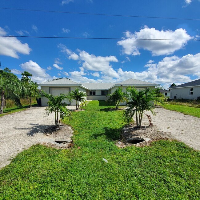 Building Photo - 777/779 Bedford Drive