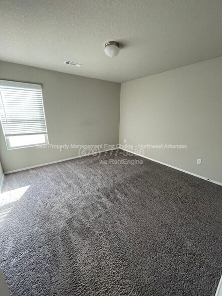 Building Photo - 2429 Sebright Ave