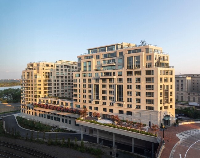 Building Photo - 1331 Maryland Ave SW