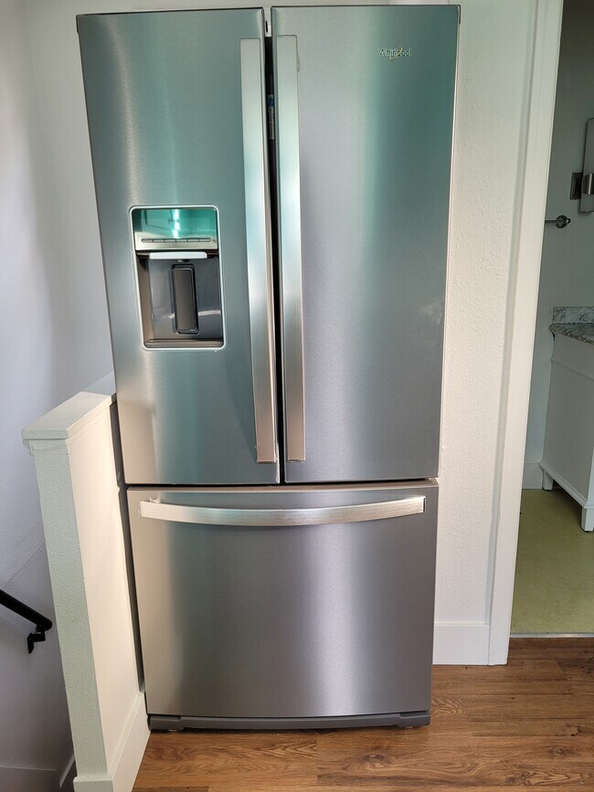 Building Photo - 1574 SE Sherrett Street