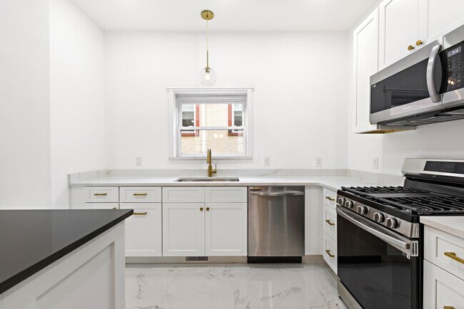 Building Photo - 322 78th St